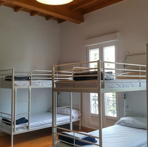 ホテル Albergue Cruces De Iria   Hostel