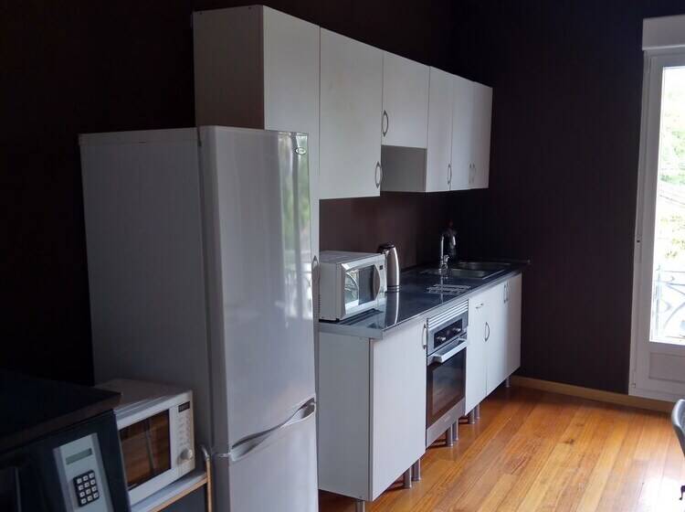 هتل Albergue Cruces De Iria   Hostel