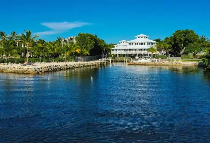 هتل Dolphin Point Villas