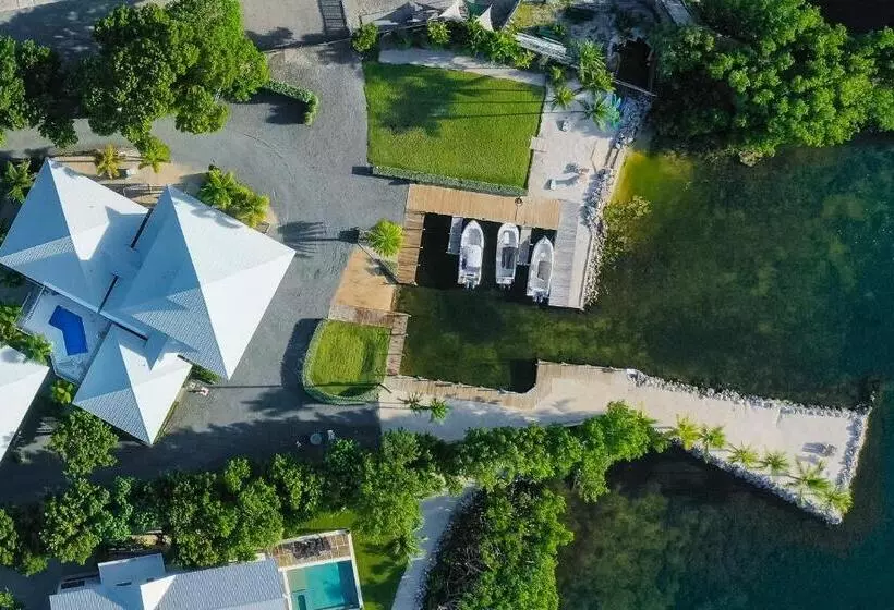 هتل Dolphin Point Villas