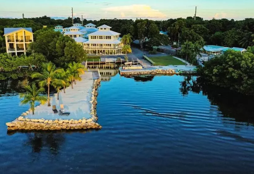 هتل Dolphin Point Villas
