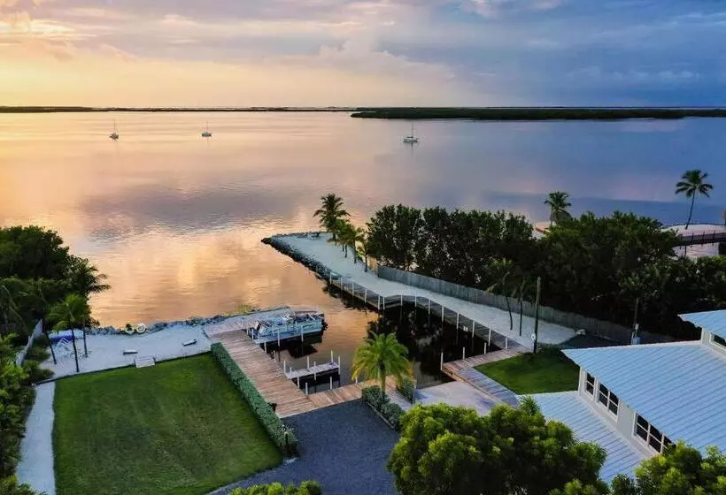 هتل Dolphin Point Villas