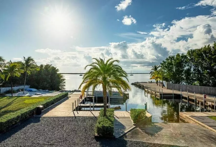 هتل Dolphin Point Villas