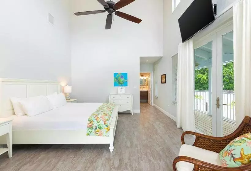هتل Dolphin Point Villas