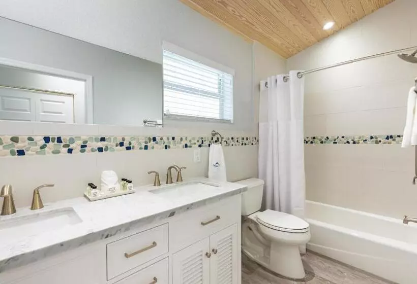 هتل Dolphin Point Villas
