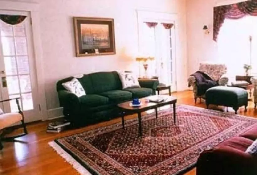 Hotelli Far View   A Bed & Breakfast Estate