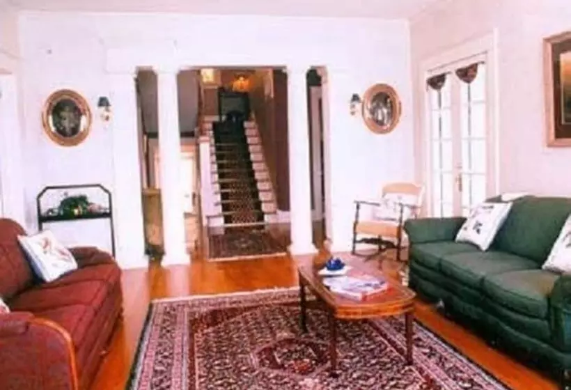 Hotelli Far View   A Bed & Breakfast Estate