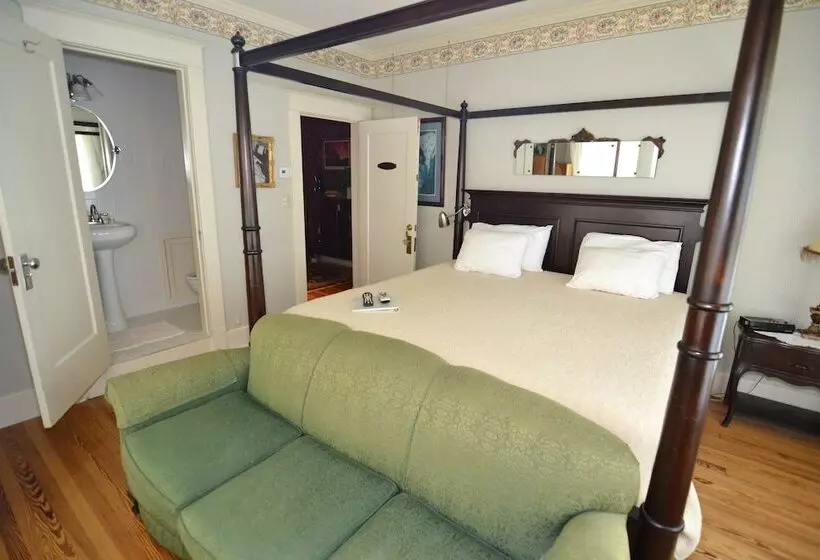 Hotelli Far View   A Bed & Breakfast Estate