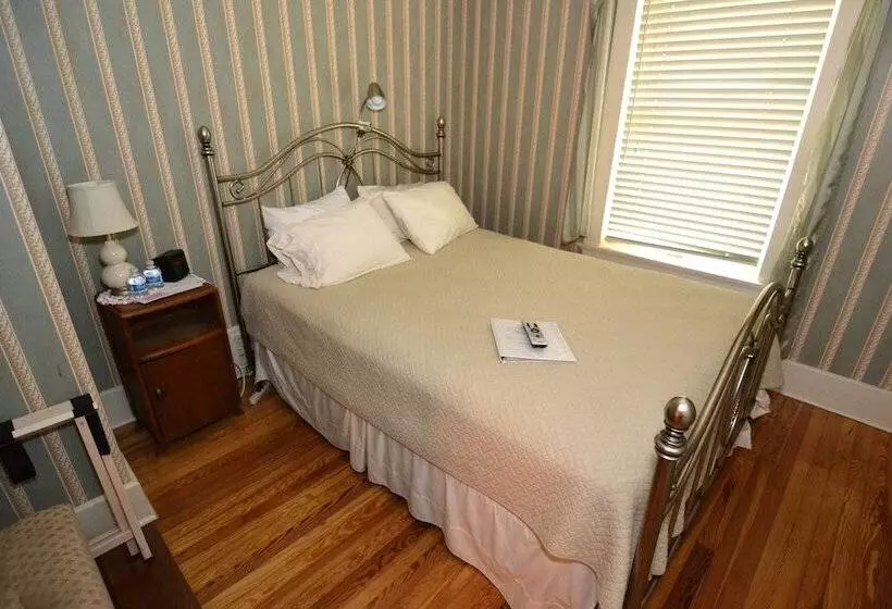 Hotelli Far View   A Bed & Breakfast Estate