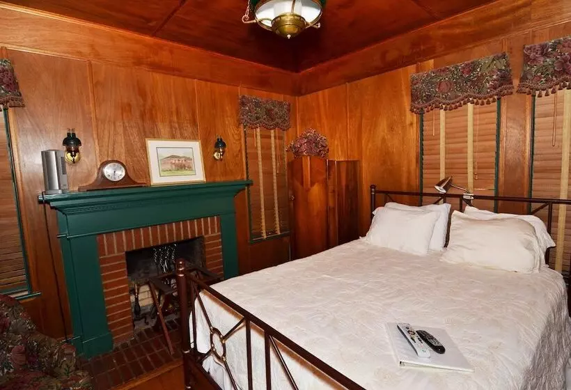 Hotelli Far View   A Bed & Breakfast Estate