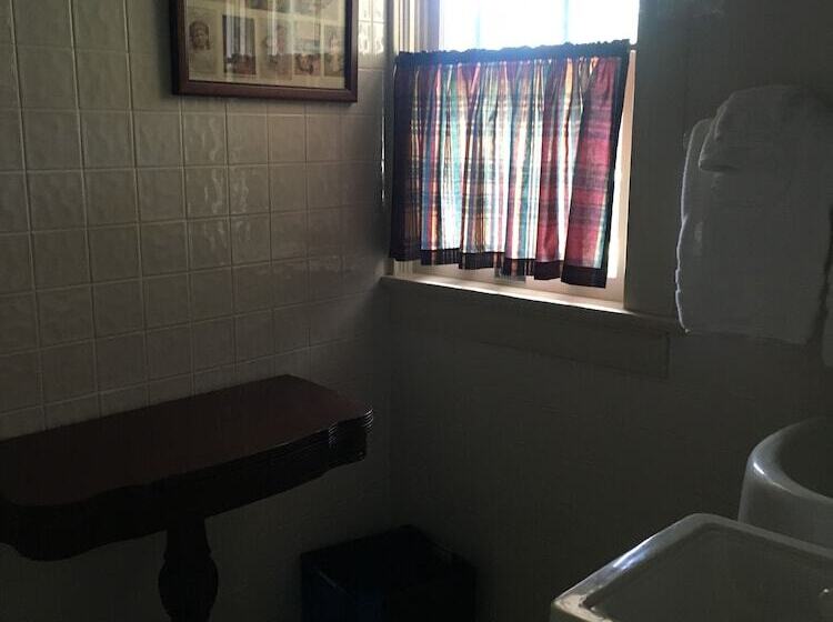 فندق Far View A Bed & Breakfast Estate