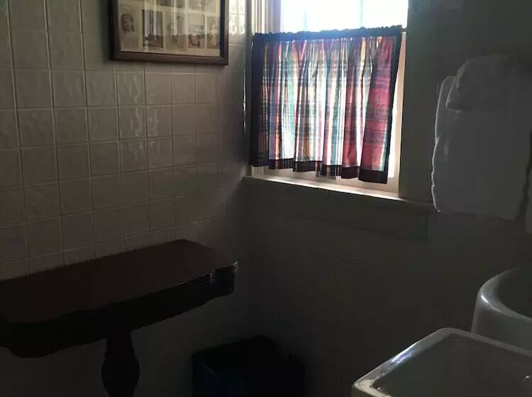 Hotelli Far View   A Bed & Breakfast Estate