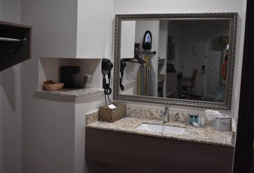 فندق Grand Villa Inn & Suites   Humble