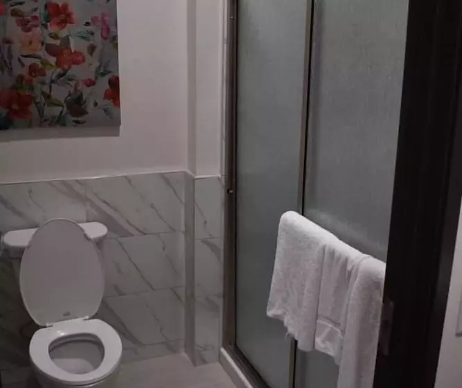 هتل Grand Villa Inn & Suites   Humble