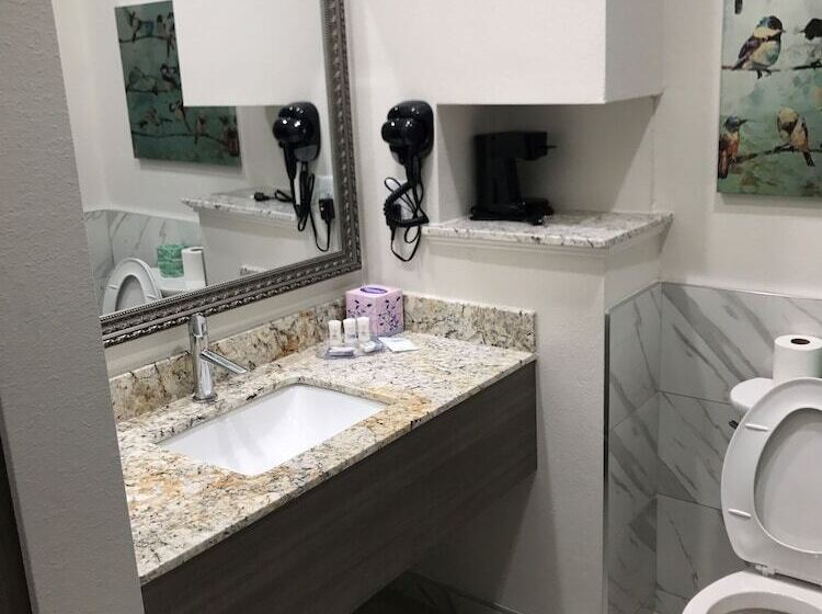 فندق Grand Villa Inn & Suites   Humble