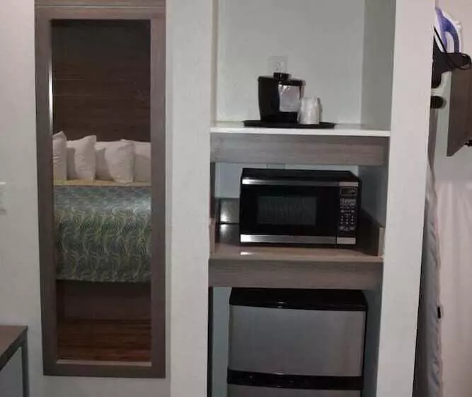 هتل Grand Villa Inn & Suites   Humble