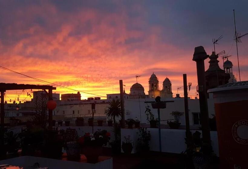 هتل Spanish Galleon Lodge