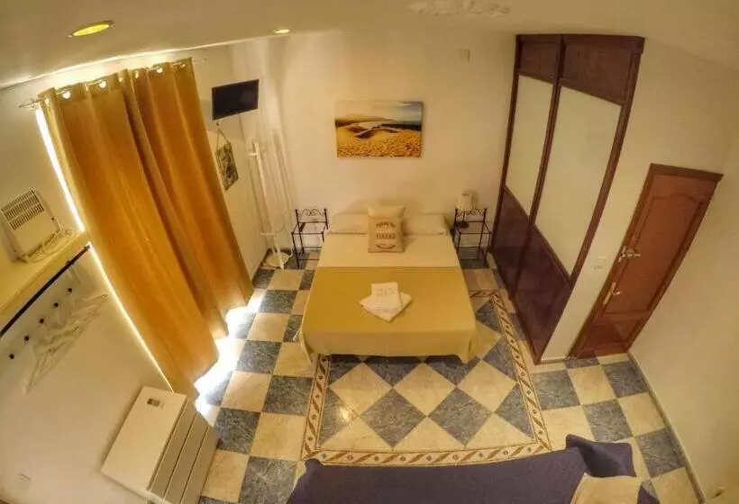 هتل Spanish Galleon Lodge