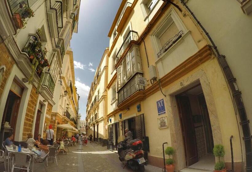 هتل Spanish Galleon Lodge