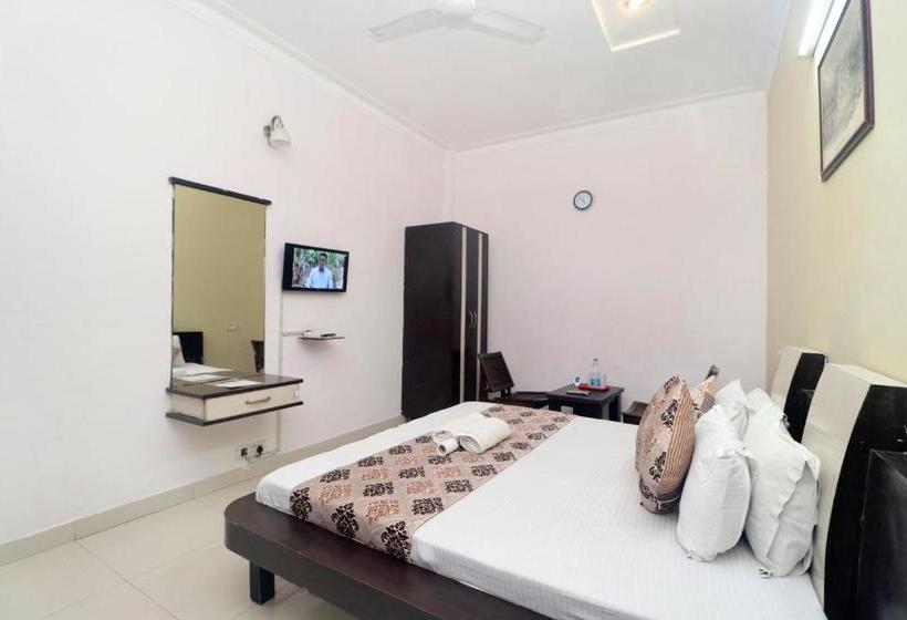 Gurjeet Hotel By Naavagat