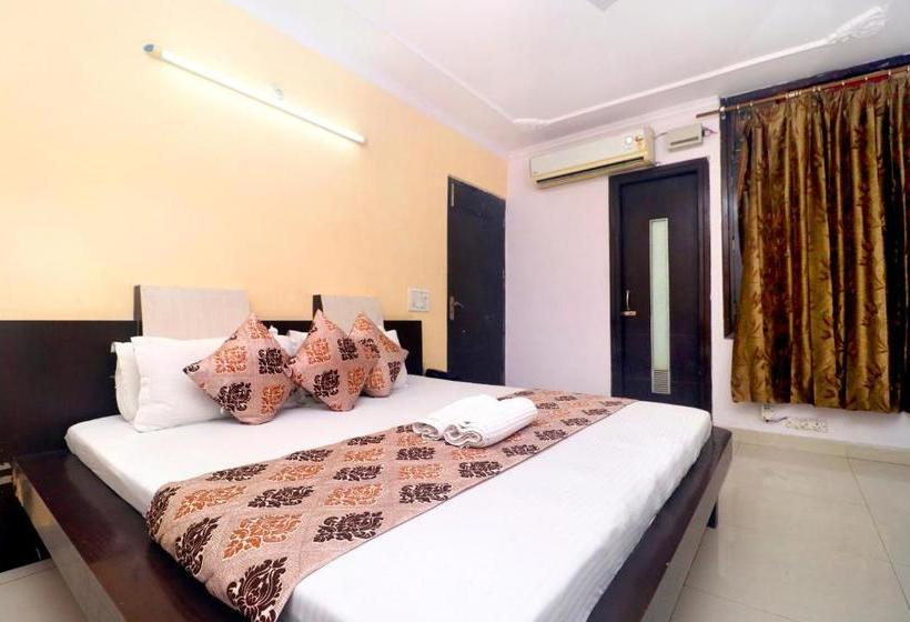 Gurjeet Hotel By Naavagat