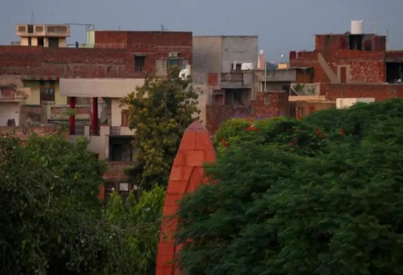 Gurjeet Hotel By Naavagat