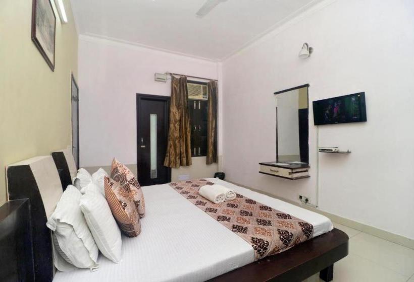 Gurjeet Hotel By Naavagat