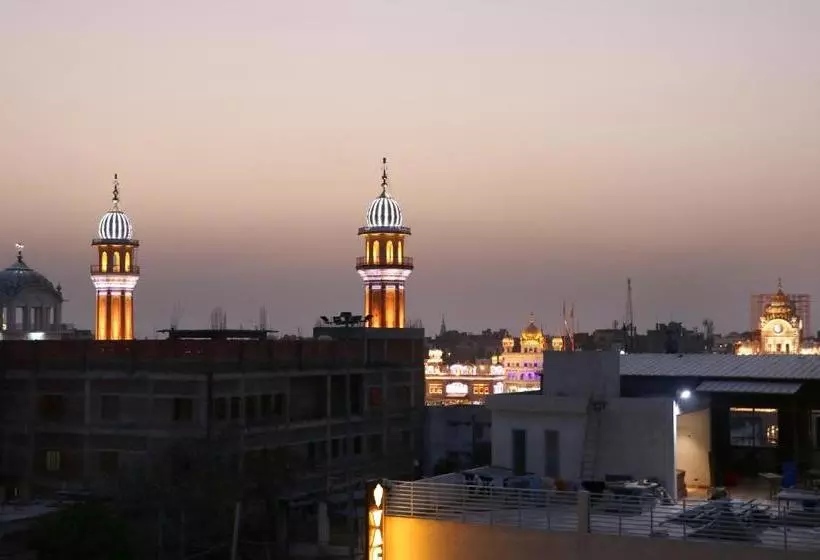 Gurjeet Hotel By Naavagat