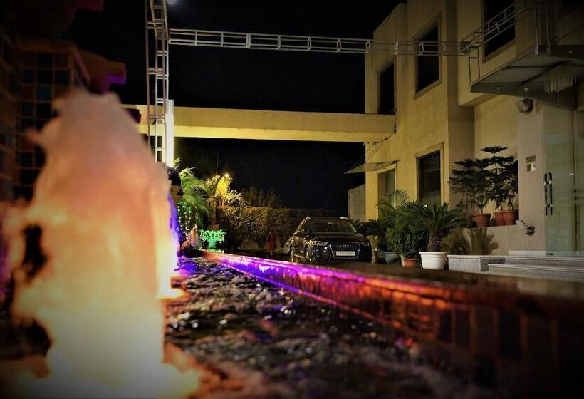 ホテル Mohan Vilaas