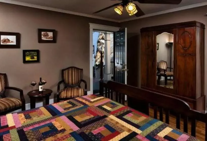 Hotelli The Carriage House