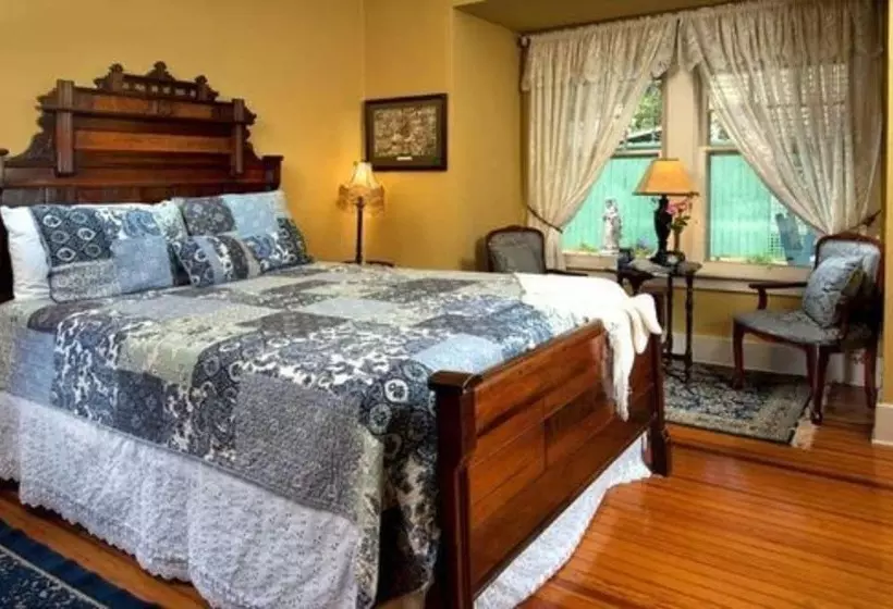 Hotelli The Carriage House