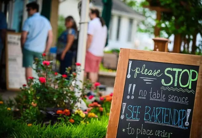 Hotelli The Lakehouse Inn Geneva