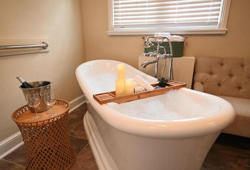 فندق The Lakehouse Inn Geneva