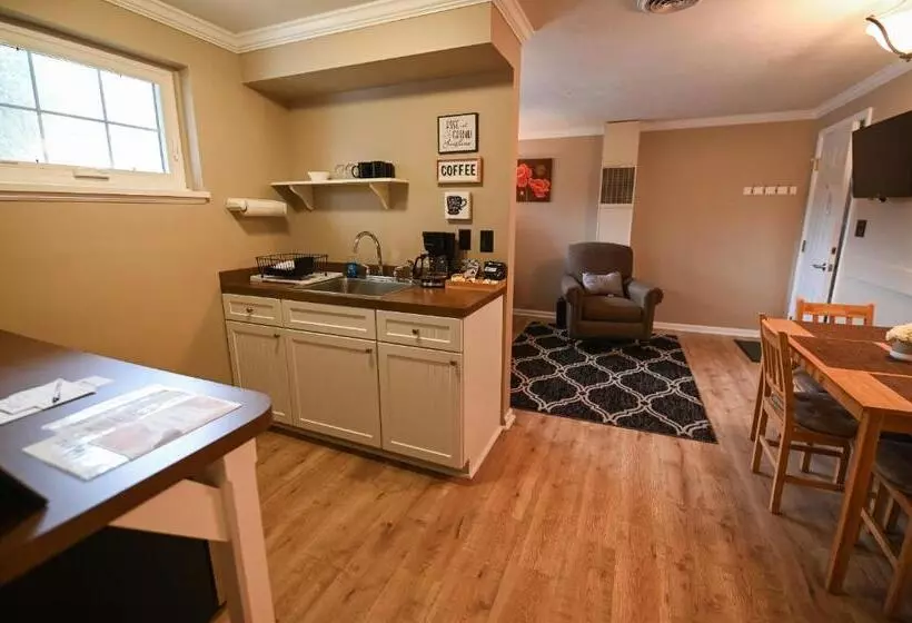 Hotelli The Lakehouse Inn Geneva