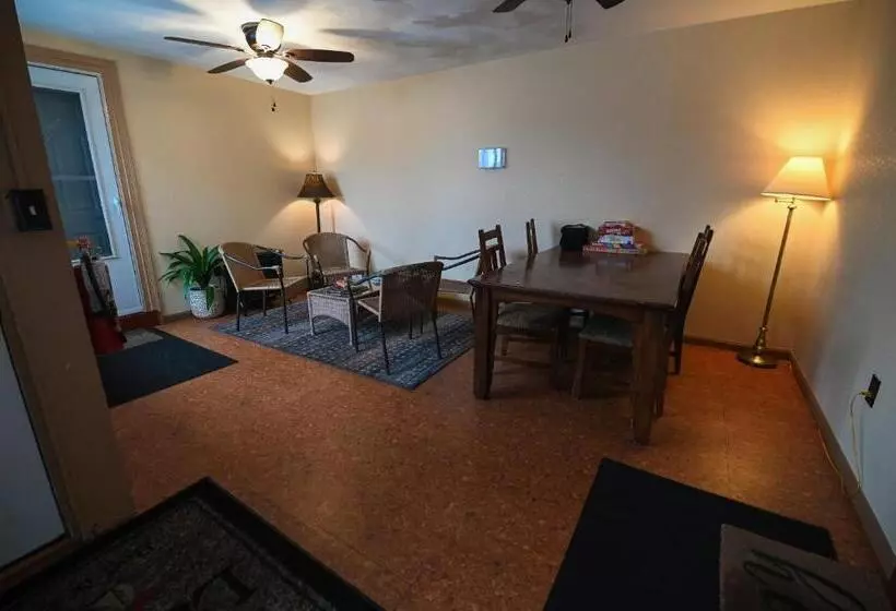 Hotelli The Lakehouse Inn Geneva