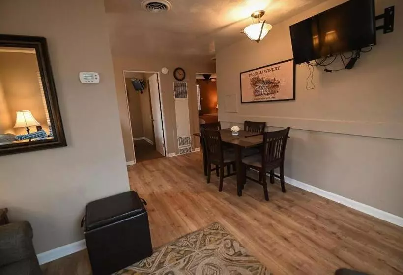 Hotelli The Lakehouse Inn Geneva