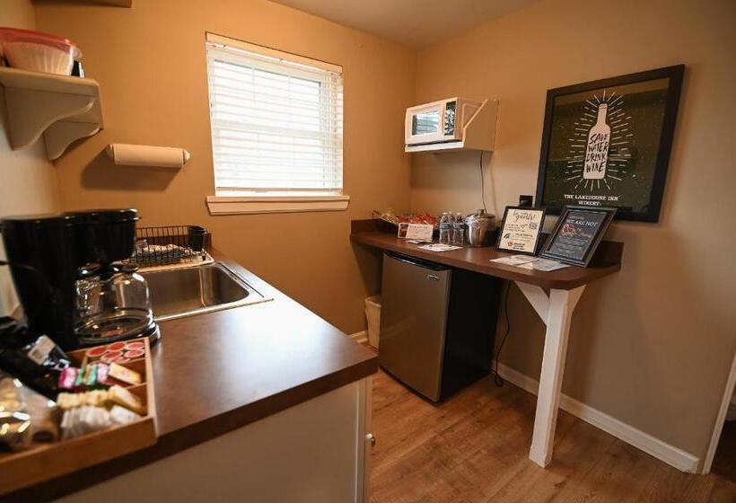 فندق The Lakehouse Inn Geneva