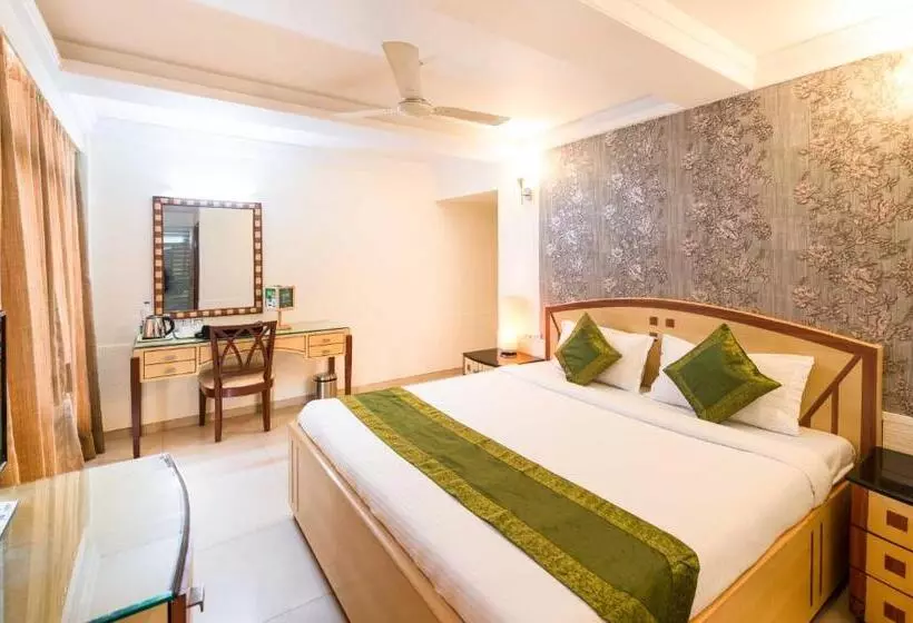 ホテル Treebo Paradise