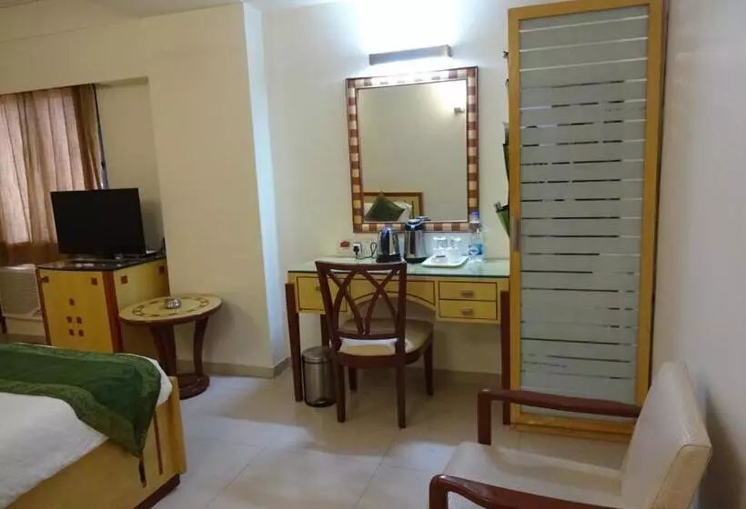 ホテル Treebo Paradise