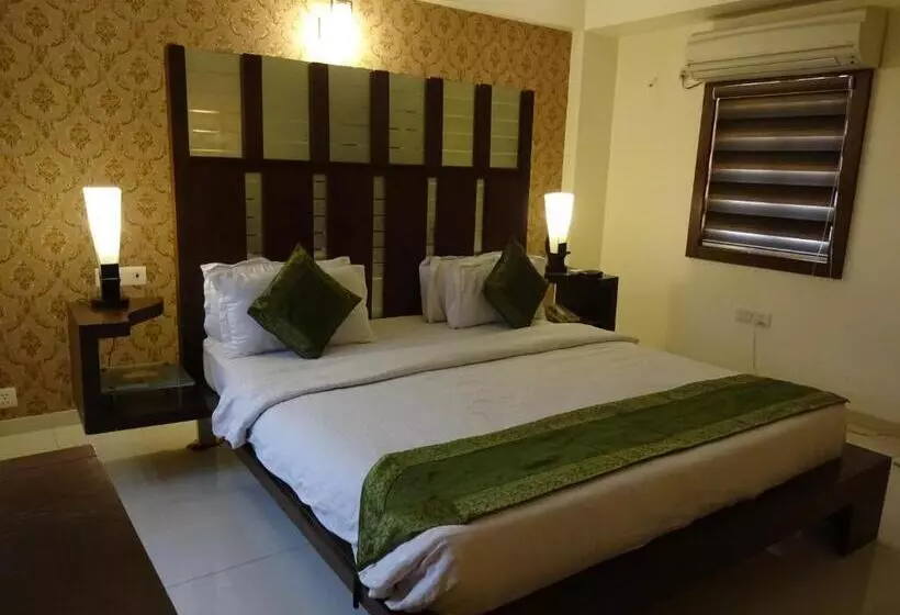 ホテル Treebo Paradise