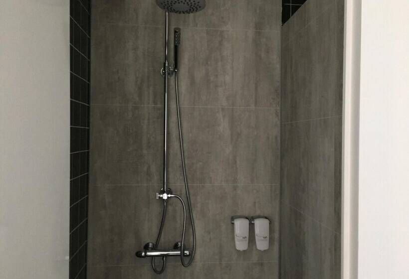 هتل Welcome Riverside Guesthouse