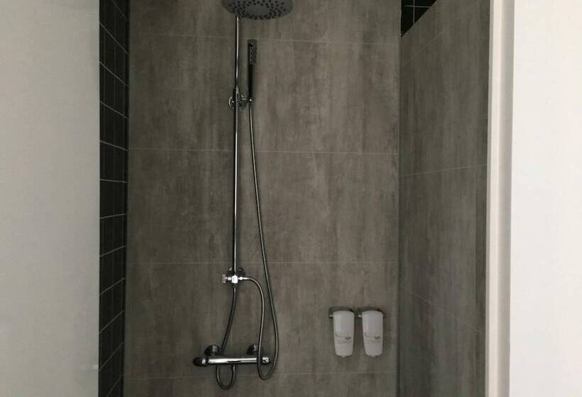 هتل Welcome Riverside Guesthouse