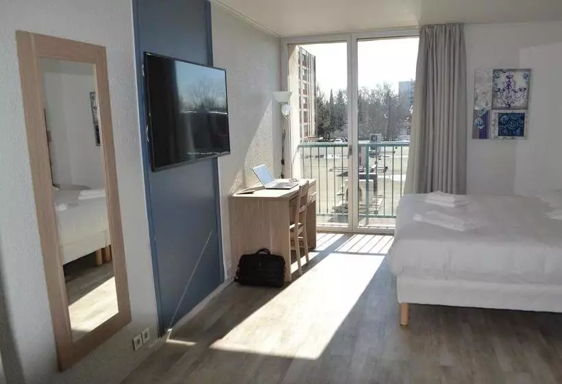 هتل Yes Hôtel