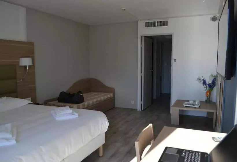 هتل Yes Hôtel