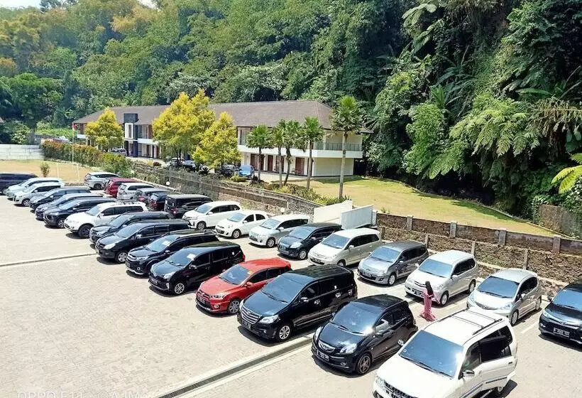 ホテル Zuri Resort Cipanas