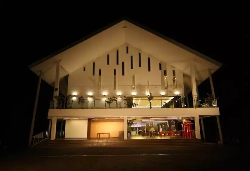 ホテル Zuri Resort Cipanas
