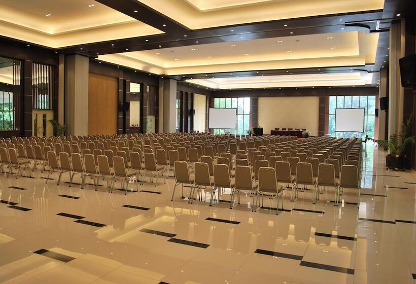 בית מלון כפרי Zuri Resort Cipanas