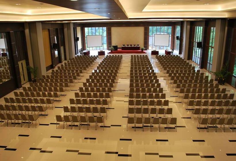 בית מלון כפרי Zuri Resort Cipanas