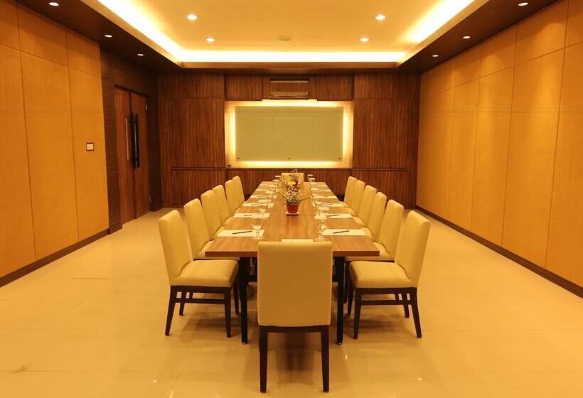 בית מלון כפרי Zuri Resort Cipanas