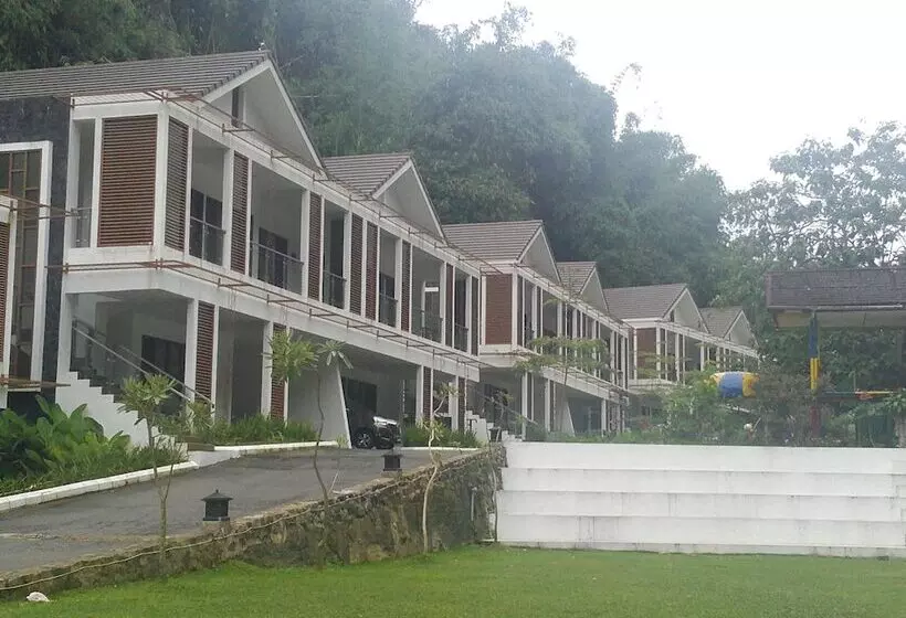 ホテル Zuri Resort Cipanas